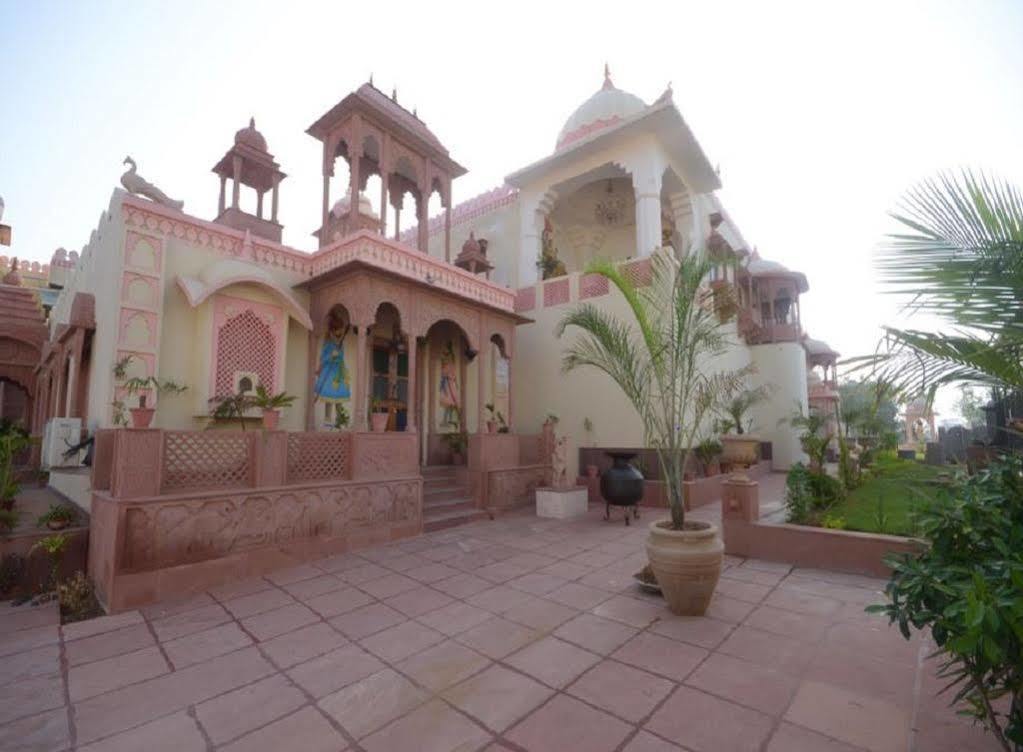 Hotel Suroth Mahal Luhāru 외부 사진